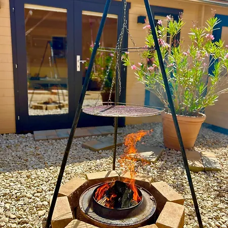 아파트 Wellness Mit Sauna, Massagen, Spa, Beheizbarem Whirlpool Bei Leipzig *