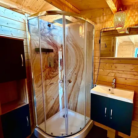 Wellness Mit Sauna, Massagen, Spa, Beheizbarem Whirlpool Bei Leipzig