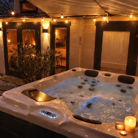 Wellness Mit Sauna, Massagen, Spa, Beheizbarem Whirlpool Bei Leipzig