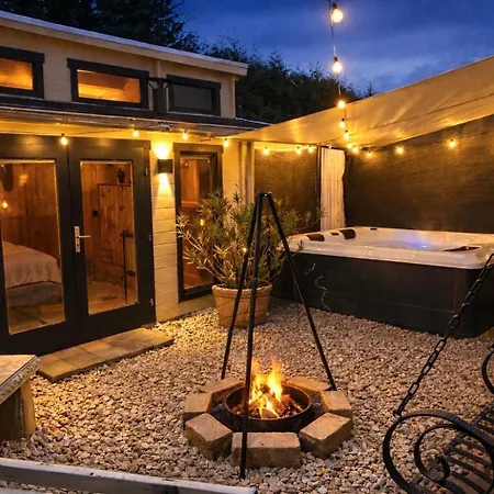 Lejlighed Wellness Mit Sauna, Massagen, Spa, Beheizbarem Whirlpool Bei Leipzig Pomssen