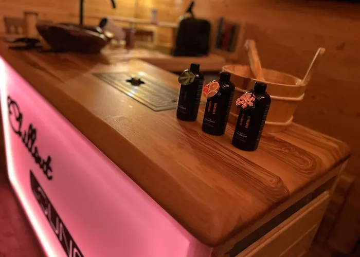 Wellness Mit Sauna, Massagen, Spa, Beheizbarem Whirlpool Bei Leipzig شقة