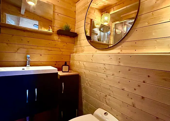 Wellness Mit Sauna, Massagen, Spa, Beheizbarem Whirlpool Bei Leipzig شقة *