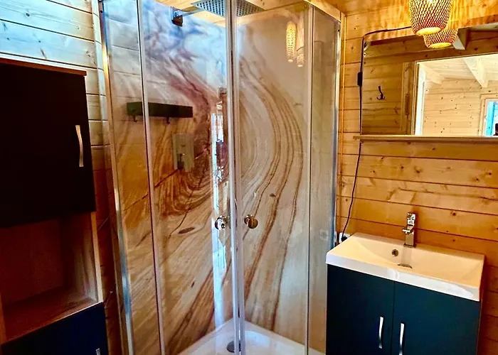 Wellness Mit Sauna, Massagen, Spa, Beheizbarem Whirlpool Bei Leipzig