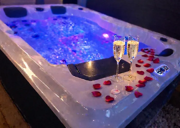 Wellness Mit Sauna, Massagen, Spa, Beheizbarem Whirlpool Bei Leipzig شقة *